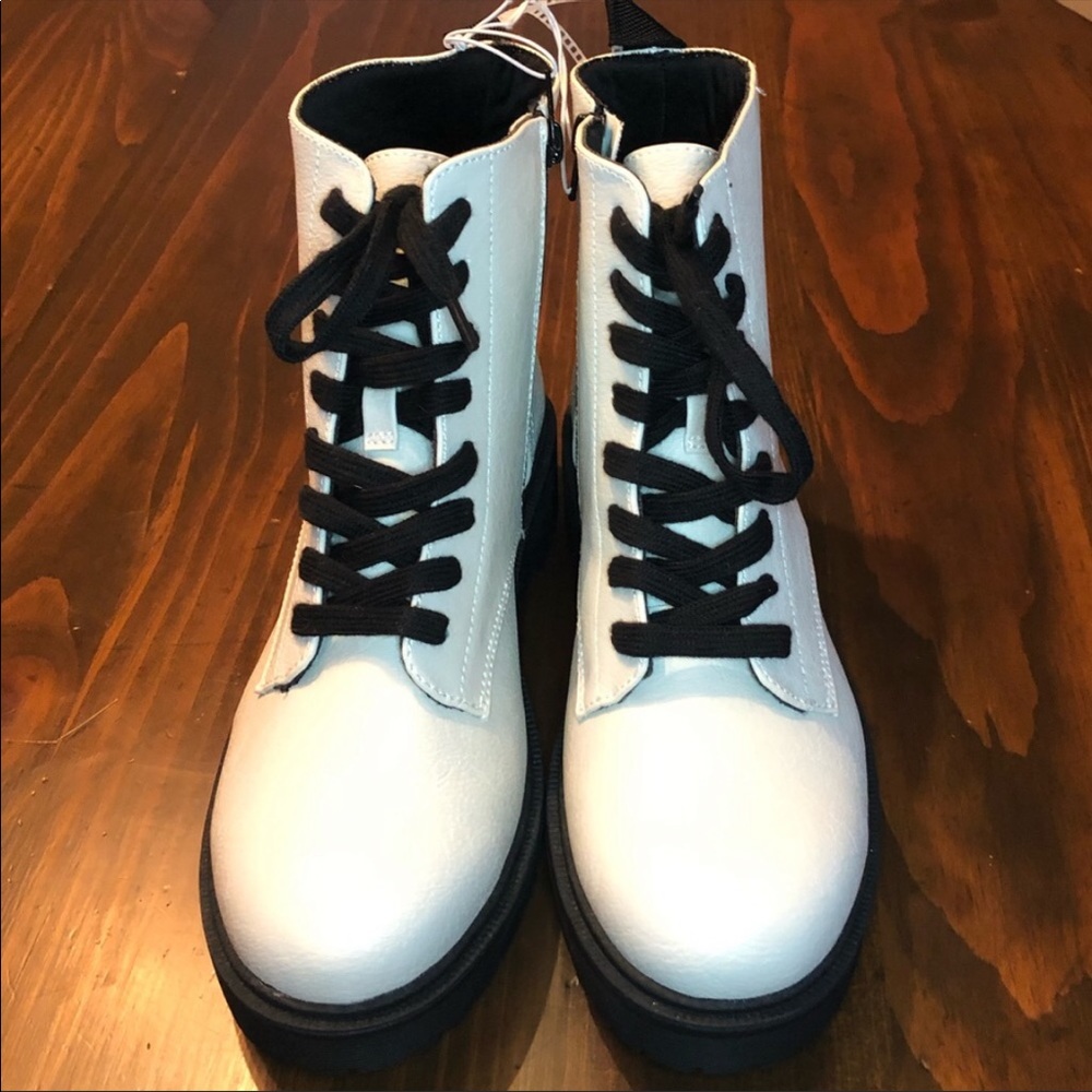 Report Cream Boots 7.5